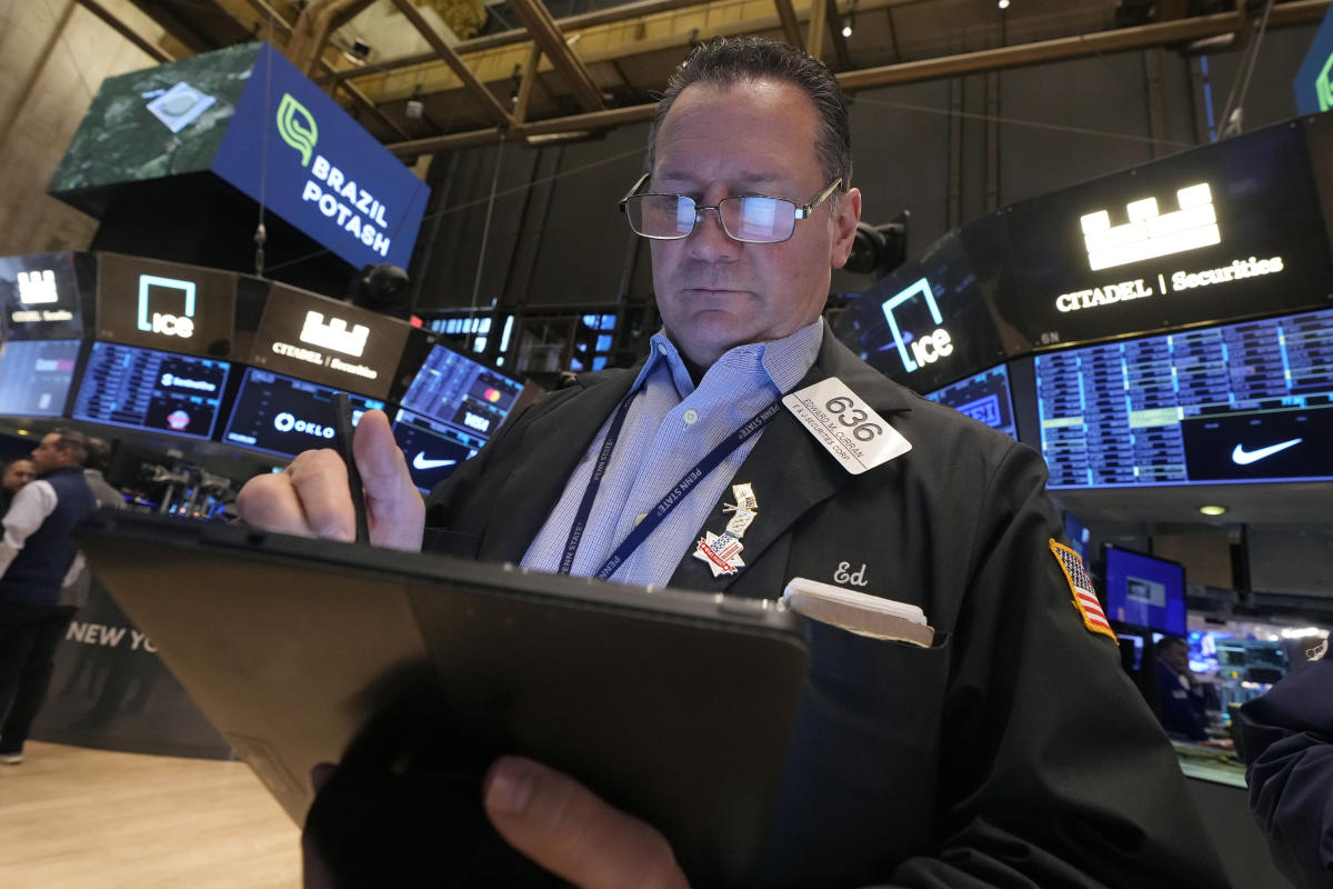 Dow, S&P 500 slump as Wall Street assesses Fed's 2025 rate path