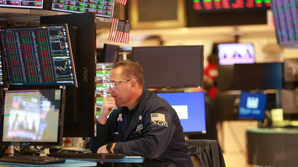 The Dow drops 245 points as it heads for longest losing streak since 1978