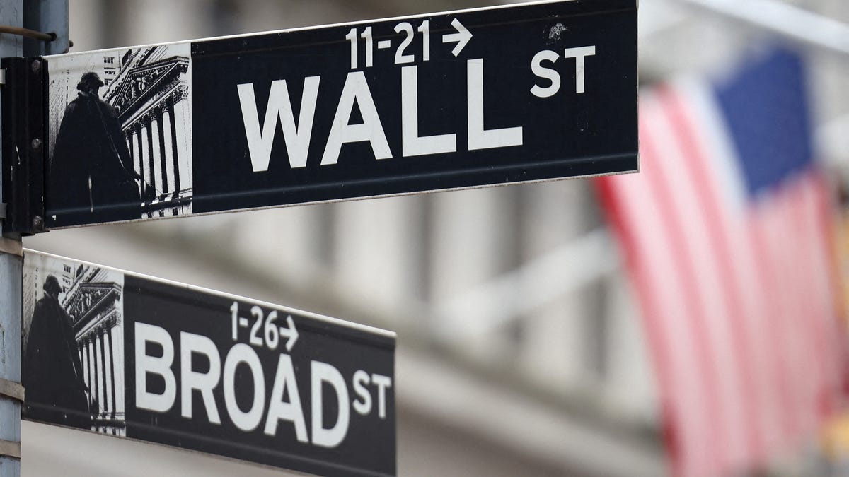 Wall Street ends higher as Santa rally kicks off